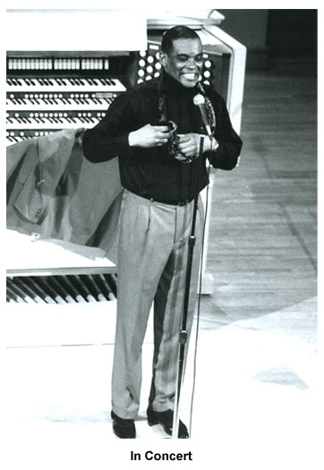 http://www.jdoubleu.com/images/organ/photos/large/in_concert.jpg